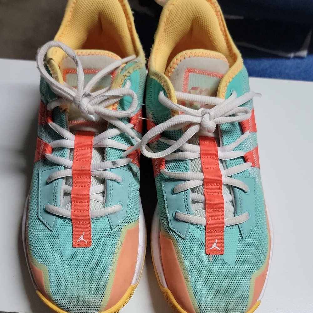 Jordan Sneakers in Yellow and Pink